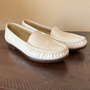 SAS Women’s White Leather Loafers Classic Comfort Flats Old Money Size 9.5‎